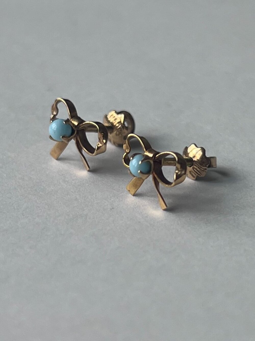 Vintage 14K Solid Gold Bow Earrings Turquoise Cabochons Scalloped Flower Screw B